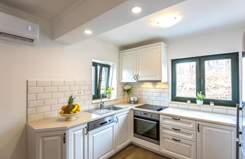 Lovrec House | Amazing home in Krivodol with kitchen