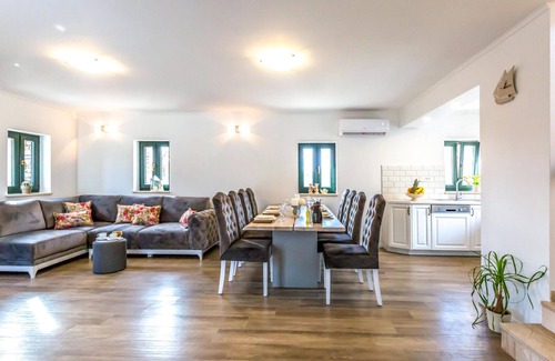 Lovrec House | Amazing home in Krivodol with kitchen