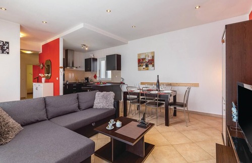 Becici House | Amazing home in Labin with WiFi