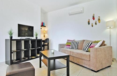 Laudun House | Amazing Home In Laudun-Lardoise