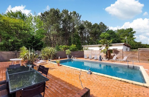 Le Temple House | Amazing home in Le Temple with kitchen