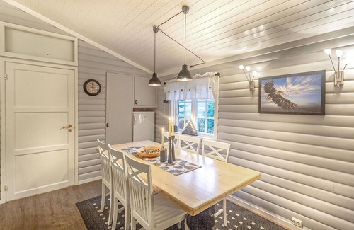 Valberg House | Amazing home in Leknes with kitchen