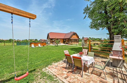 Vrbovec House | Amazing home in Lonjica with WiFi