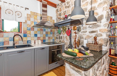 Lozovac House | Amazing home in Lozovac with kitchen