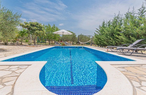 Lozovac House | Amazing home in Lozovac with kitchen