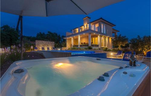 Milovcici House | Amazing Home In Malinska With Sauna