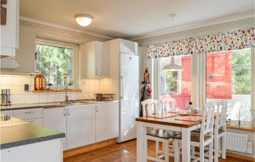 Mariefred House | Amazing Home In Mariefred With Wifi