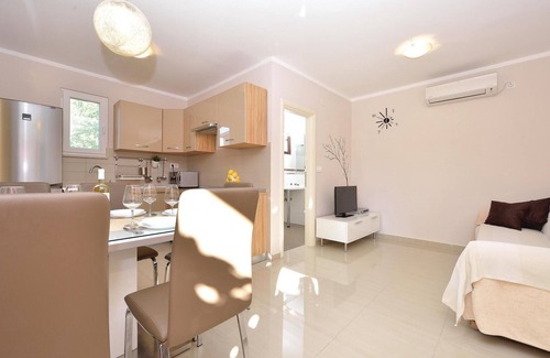 Murter House | Amazing home in Murter with WiFi