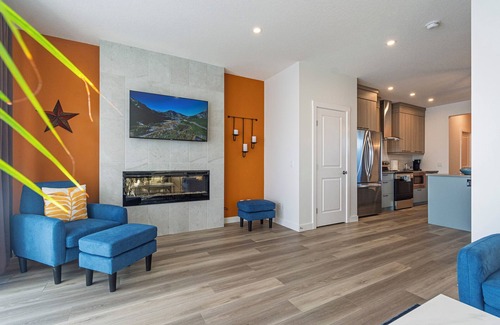 Keith House | Amazing Home in NW Calgary | Great Amenities!