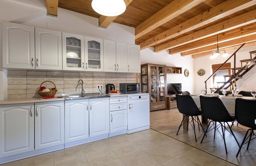 Velika House | Amazing home in Oljasi with sauna