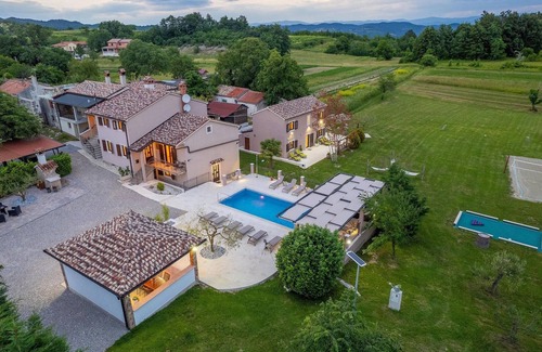 Pican House | Amazing home in Pican
