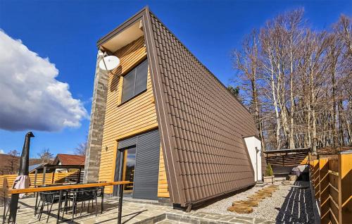 Brusane House | Amazing Home In Rizvanusa