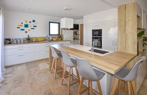 Rochegude House | Amazing home in Rochegude with kitchen