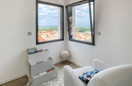 Rochegude House | Amazing home in Rochegude with kitchen