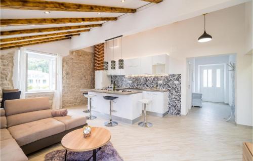 Slano House | Amazing Home In Slano With Kitchen