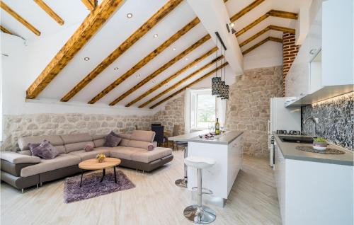 Slano House | Amazing Home In Slano With Kitchen