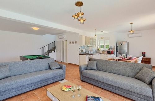 Smrika House | Amazing home in Smrika