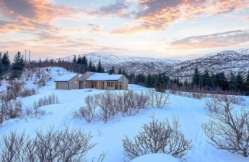 Stamsund House | Amazing home in Stamsund with kitchen
