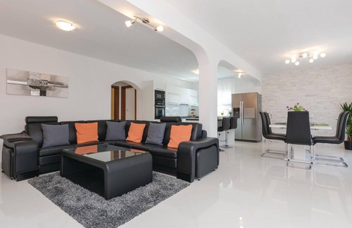 Suhovare House | Amazing home in Suhovare with kitchen