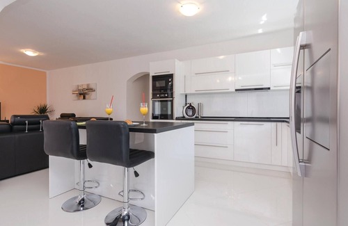 Suhovare House | Amazing home in Suhovare with kitchen