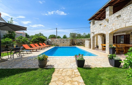 Cabrunici House | Amazing home in Svetvincenat with WiFi