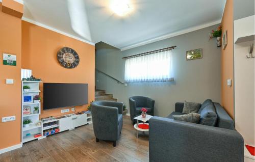 Sveti Kriz House | Amazing Home In Sveti Kriz