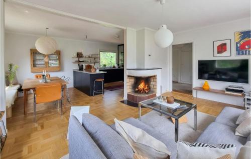 Tollered House | Amazing Home In Tollered With Kitchen