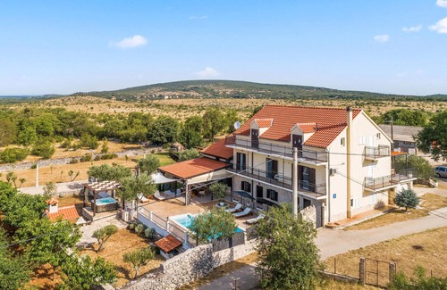 Podumci House | Amazing home in Unesic with WiFi