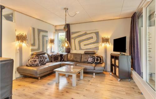 Vlagtwedde House | Amazing Home In Vlagtwedde With Jacuzzi