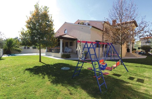 Banjole House | Amazing home in Volme with 8 Bedrooms, Sauna and WiFi