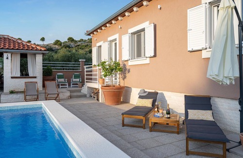 Zaboric House | Amazing home in Zaboric