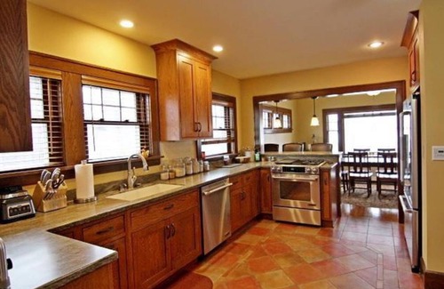 Storm Lake House | Amazing home near lake, parks, shopping and BVU! Perfect for summer vacation!