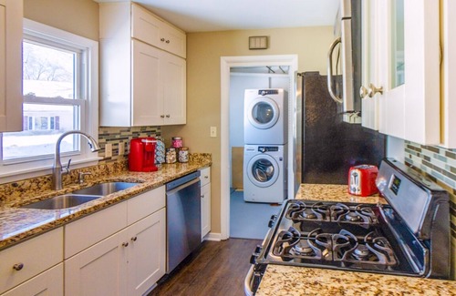 Highland House | ♥ Amazing HOME next to Everything ♥ MOA ★ Airport ★ Parks ★ super CLEAN