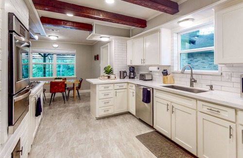 Bellville House | Amazing Home on 14 Acres - Vineyards, Pond & Trails - Newly Updated Kitchen