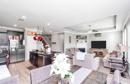 Fall Creek House | ⭐️Amazing Home⭐️ Patio 😍13 min ✈️ 20 min to Downtown