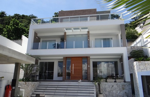 Charitas House | Amazing home to stay in Rio/Wonderful house overlooking Rio de Janeiro