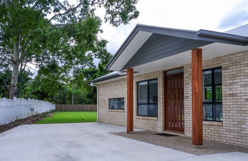 Mooloolah Valley House | Amazing House! Big Swimming Pool BBQ