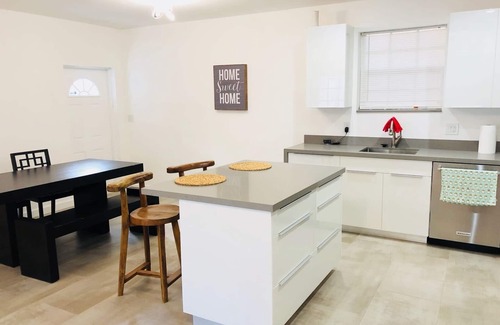 Ojus House | "AMAZING HOUSE FOR BIG FAMILY4 BD/3 BATHThe house capacity it’s for 10 people.