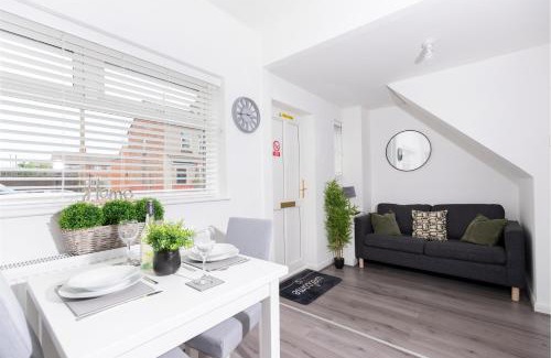Darlington Apartment | Amazing house with central location TV downstairs and in bedroom super fast WiFi and crisp white hotel linen hosted by Our Home Short Stays