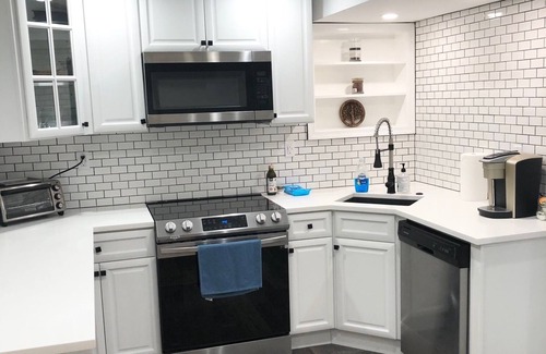 Penn Wynne Apartment | AMAZING HUGE GALLERY APARTMENT + FREE PARKING IN PRIME LOCATION