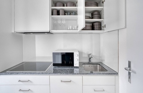 Iselin Apartment | Amazing Iselin 1 Room w/Storage, 1min to Local Market, by Blueground