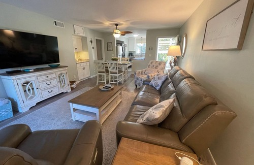 Folly Field Condo | Amazing Lagoon View, Largest Balcony in Fiddlers Cove! 5 min walk to the beach!