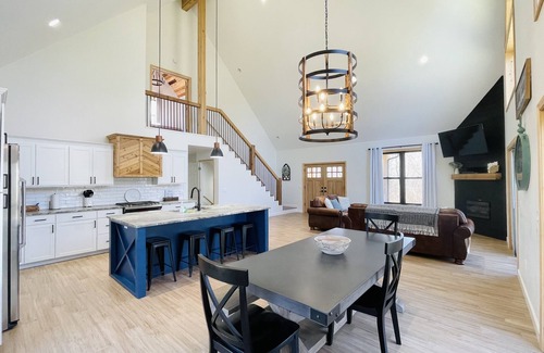 Port Austin House | Amazing Lake House With Beach Access by RedAwning