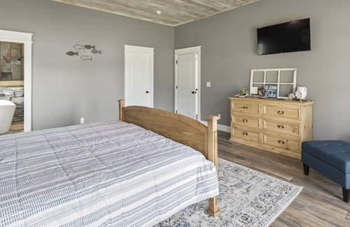 Deatsville House | Amazing Lake Jordan vacation home