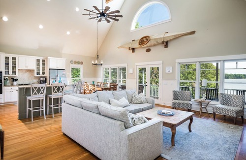 Sherrills Ford House | Amazing Lake Views, Heatable Pool & Spa, Private Dock
