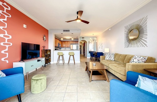 Florida Central Atlantic Coast Condo | Amazing Lake View! King Bed! Free Parking! Retro Style Near Disney!