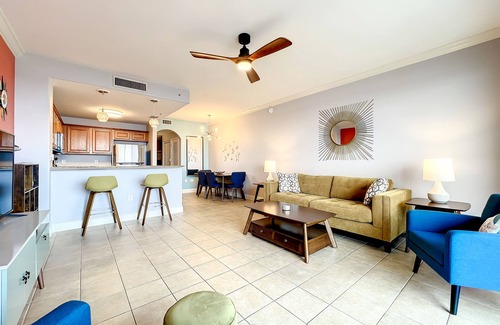 Florida Central Atlantic Coast Condo | Amazing Lake View! King Bed! Free Parking! Retro Style Near Disney!