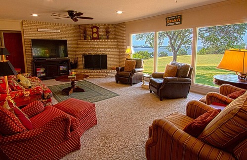 Laguna Park House | Amazing Lake Views, Relaxing Retreat, Stunning Sunrise & Sunsets, Walk to Water