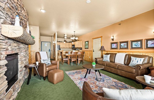 Two Harbors Apartment | Amazing Lake Views | 2BR w/King Suite | Pools