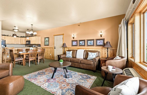 Two Harbors Apartment | Amazing Lake Views | 2BR w/King Suite | Pools